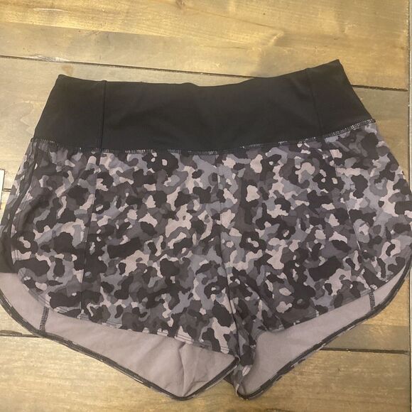 Athleta Running Free Printed Short Refracted Camo Athletic Quick Dry 3.5” Small - Picture 1 of 5